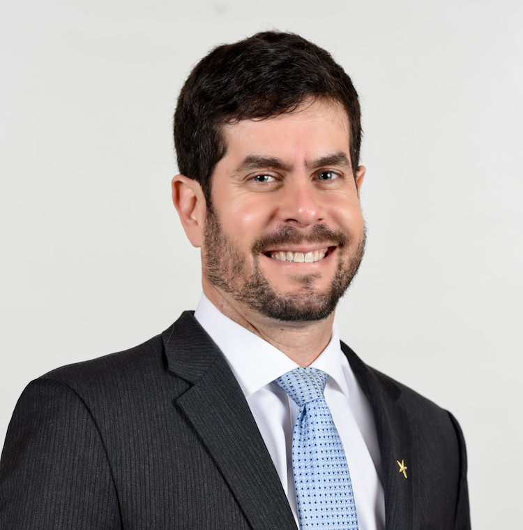 Headshot of Claudio Garcia
